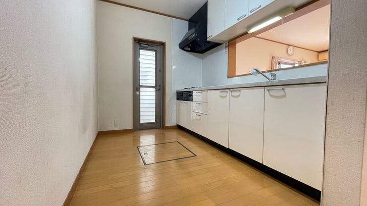 デザイン性の高いシステムキッチン。料理好きな方におすすめです。
大きなキッチンスペースは家事をしながら会話も弾み、大切な家族のコミュニケーションスペースとなります!