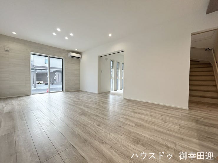 ■□■安らぎと笑顔の中心地■□■陽光が優しく降り注ぎ、会話が自然と弾む。ここでは、毎日が特別な時間へと変わります