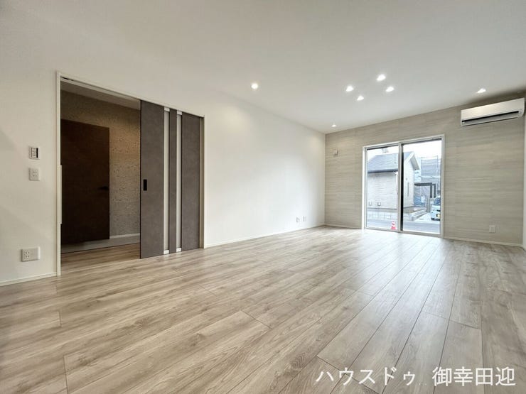 ■□■安らぎと笑顔の中心地■□■陽光が優しく降り注ぎ、会話が自然と弾む。ここでは、毎日が特別な時間へと変わります