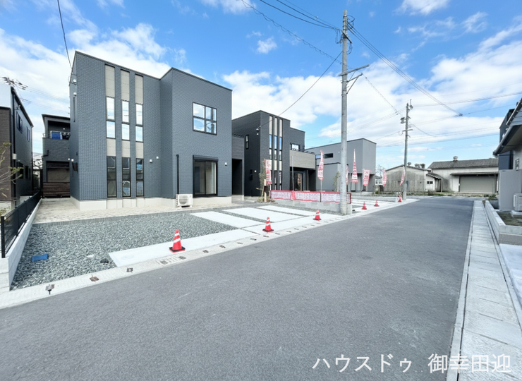 ■□■理想を叶える、新しい暮らしの舞台■□■高いデザイン性と機能性を兼ね備えた住まい。ここで、家族の新しい物語が始まります