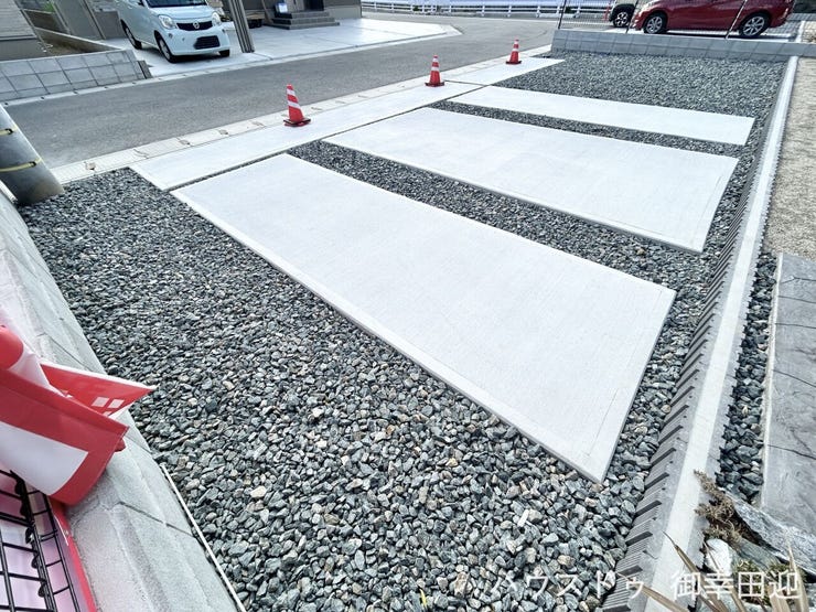 ■□■車と趣味の幅が広がる場所■□■単なる駐車スペースではない、洗車やタイヤ交換、DIYにも使える多目的な屋外スペースです