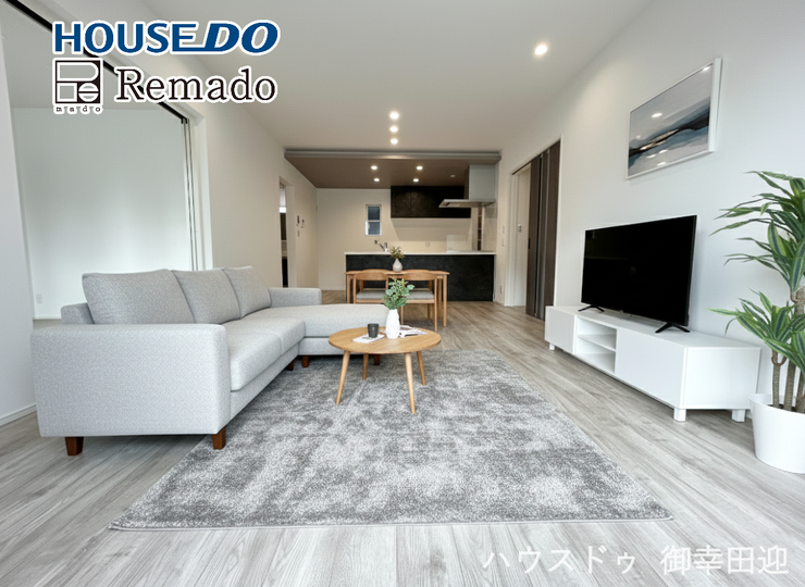 【リビング】
■□■家族の笑顔が集う、安らぎとくつろぎの中心地■□■お気に入りの家具を迎え、窓からは心地の良い光が差し込みます。※CGで家具を配置しています