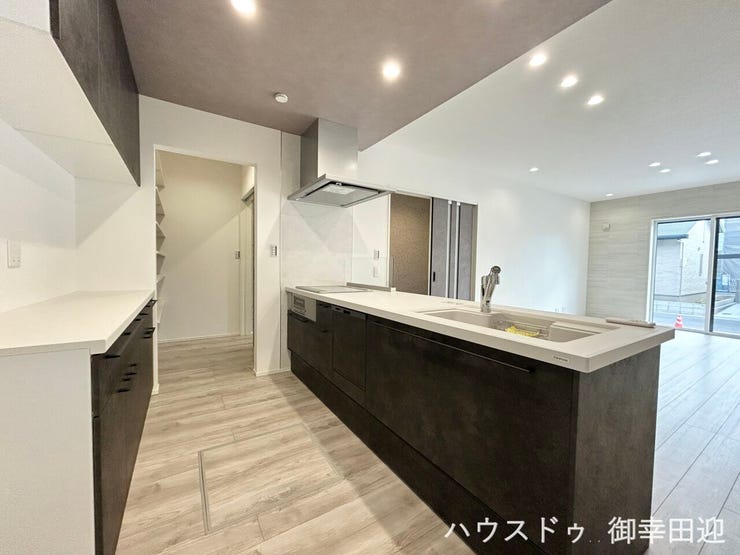 ■□■家族の「美味しい」が集まる、喜びを生み出す舞台■□■高い機能性と美しいデザインを両立。料理する人も、待つ人も、笑顔になれる場所です