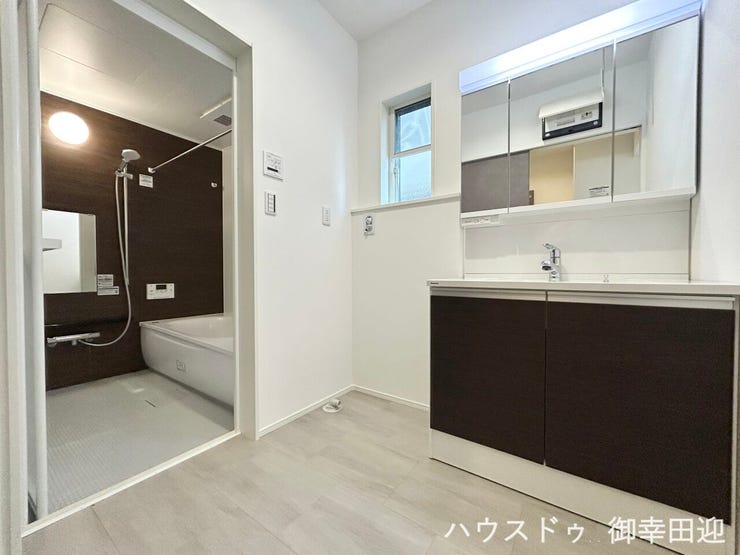 ■□■清々しいリフレッシュ空間■□■自分を磨き、気持ちを切り替える。心地よい光が差し込むプライベートスペース