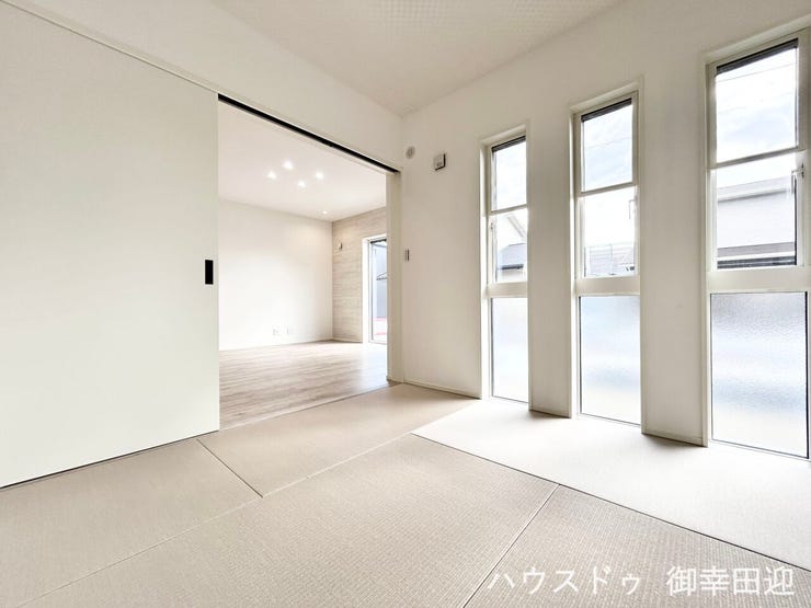 ■□■憩いと多用途の万能空間■□■ゲストをもてなし、昼寝や家事にも使える、畳のぬくもりが心地よい多目的スペース