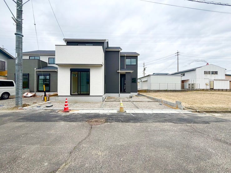 【外観】
完成いたしました☆☆☆
近鉄名古屋線「海山道」駅まで徒歩約7分!
四日市市街地にもアクセスしやすい立地。