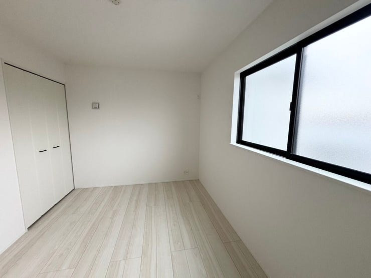 クローゼットを備えているため、お部屋を広く使える使い勝手の良い空間♪