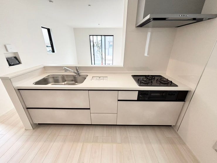 家族とのコミュニケーションが取りやすい対面キッチン。
毎日の料理時間がより楽しくなる空間です。