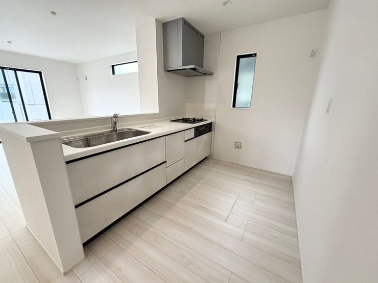 開放感のある空間で快適にお料理が楽しめます。
並んでお料理できるゆとりあるスペースも魅力です♪