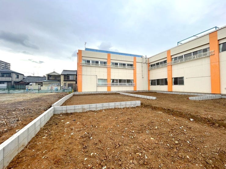 ◇外観写真◇
スーパーやドラッグストア、コンビニなど、毎日の生活に必要な施設が徒歩圏内に充実しています。周辺施設が充実しているかどうかも物件選びにおいては大切なポイントですね。