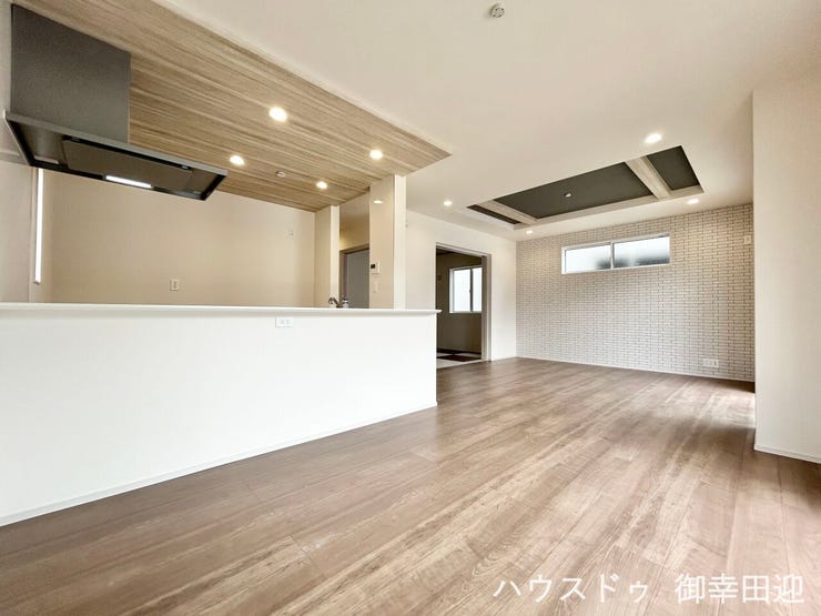 ■□■安らぎと笑顔の中心地■□■陽光が優しく降り注ぎ、会話が自然と弾む。ここでは、毎日が特別な時間へと変わります。