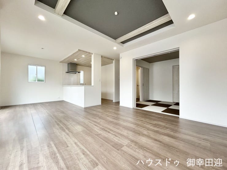 ■□■安らぎと笑顔の中心地■□■陽光が優しく降り注ぎ、会話が自然と弾む。ここでは、毎日が特別な時間へと変わります。