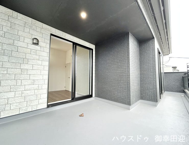 ■□■空の下の開放的な特等席■□■日光浴や読書、外の空気を感じながらリフレッシュ。暮らしを豊かにする、もう一つの心地よい空間です。