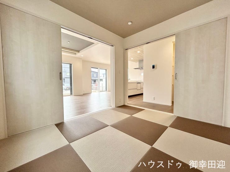 ■□■憩いと多用途の万能空間■□■ゲストをもてなし、昼寝や家事にも使える、畳のぬくもりが心地よい多目的スペース。