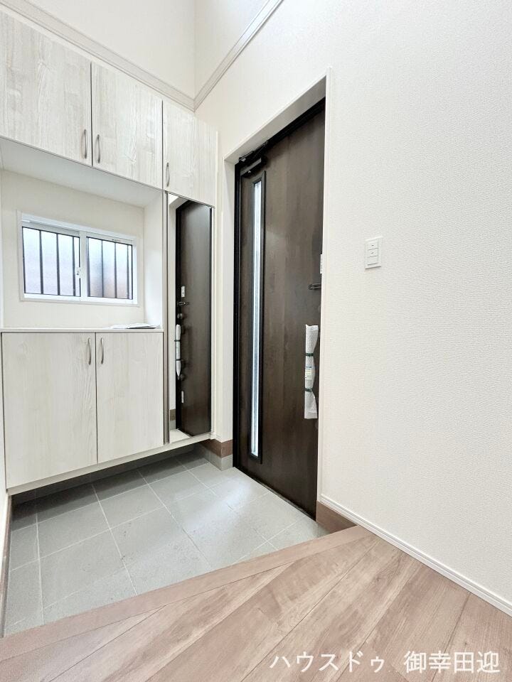 ■□■「ただいま」の安堵をくれる場所■□■訪れる人を迎え入れ、帰るたびにホッと一息つける、明るく機能的なエントランス。