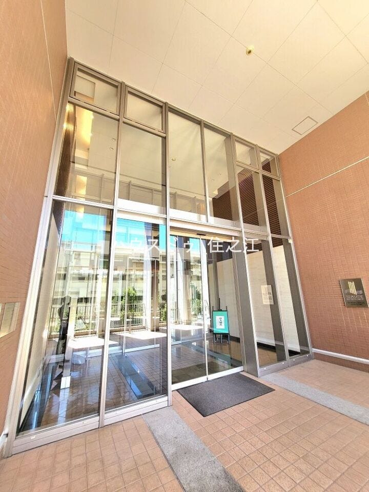 ★お洒落な印象のエントランス。大人の雰囲気を感じますね♪