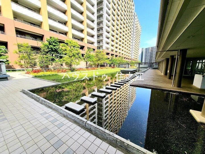 ★中庭の水面に映り込む建物が美しいですね♪