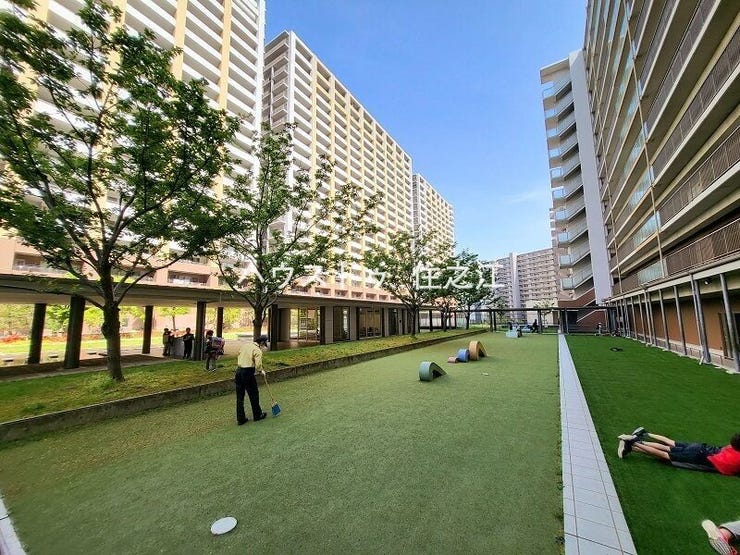 ★共用部分にはお子様も安心して遊べる大きな中庭もございます♪