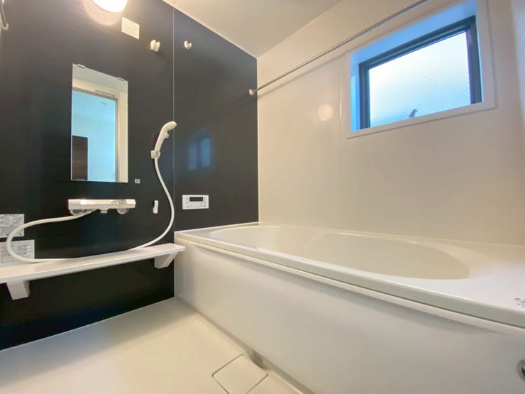 足を伸ばしてくつろげるやすらぎのバスタイムをお過ごしください♪
浴室乾燥機つきでございます