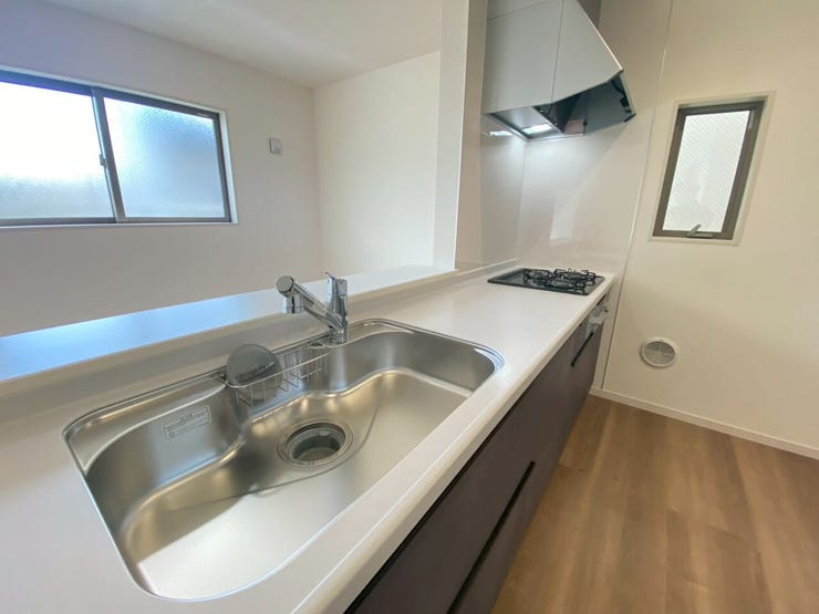 カウンターシステムキッチン
広々シンクに3口コンロ♪