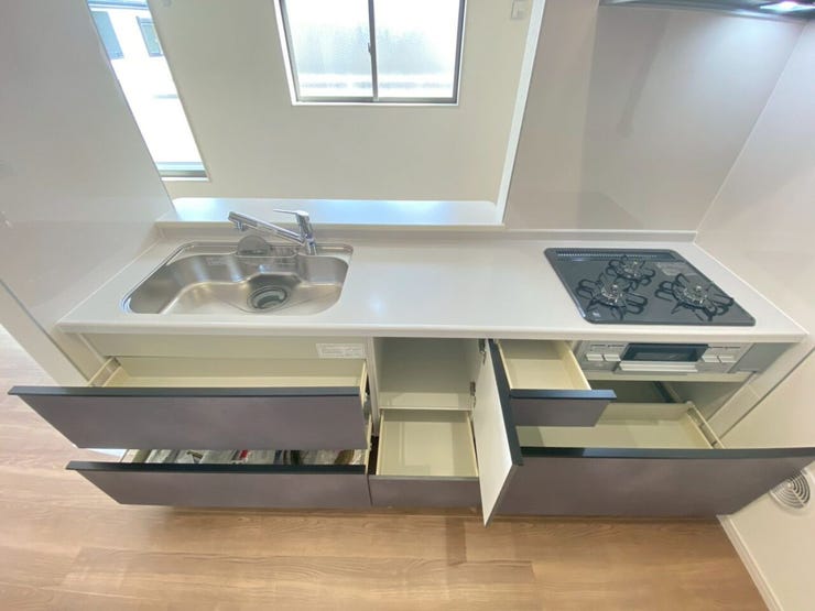 収納もたっぷりございます♪