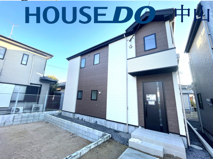 【外観】
\堂々とした佇まいの新築戸建/
洗練された外観デザインが街並みに映える一邸。住まうご家族の誇りとなる、美しさと安心感を兼ね備えた住まいです。