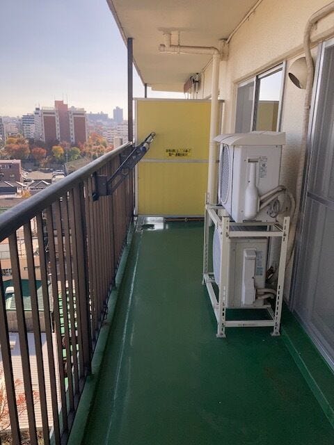 東向きにつき明るい室内