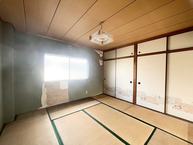 3階の和室 【別角度より】
収納たっぷりございます♪