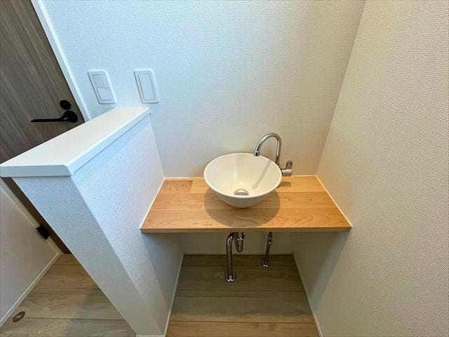 2階のトイレ前には手洗いスペースがあります。2階で水がでる設備は便利ですね
(2026年4月2日 撮影)