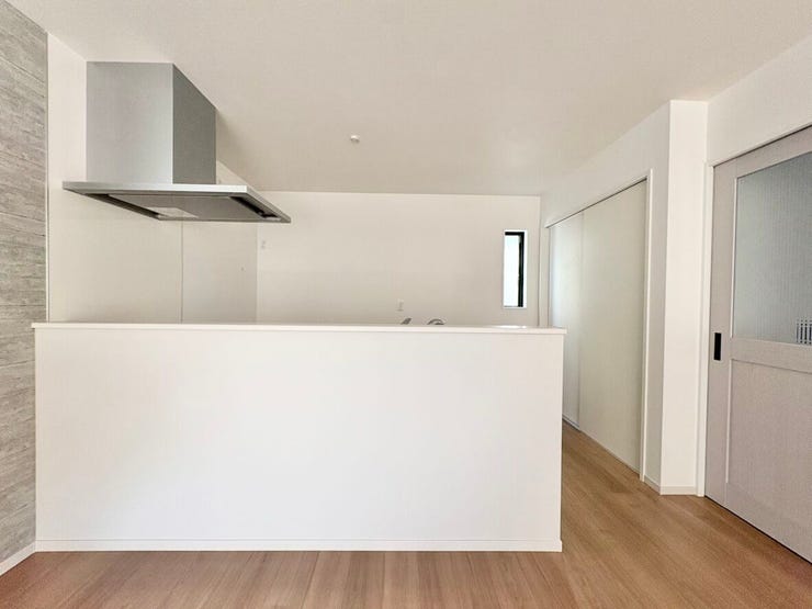 家の中を一周できる回遊動線を採用。行き止まりのない設計で動きやすく、空間の広がりと暮らしの楽しさを感じられる、快適な住環境です。毎日の生活が快適かつ楽しく感じられる住まいです。