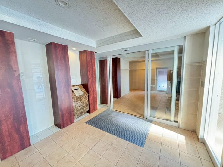 《エントランス》