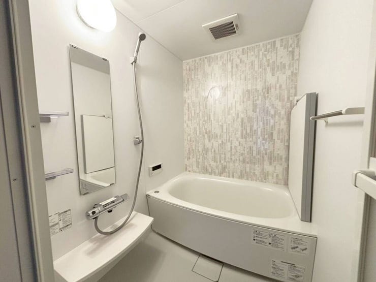 《浴室》
リフォーム済みのきれいなバスルーム!
1日の疲れを癒してくれます。