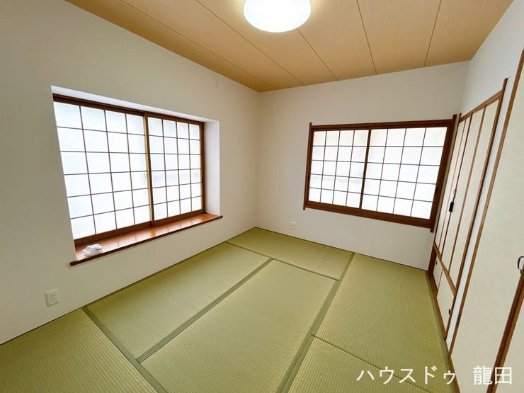 子供部屋や書斎、来客用にも。多目的に使えるモダンな和室が嬉しい