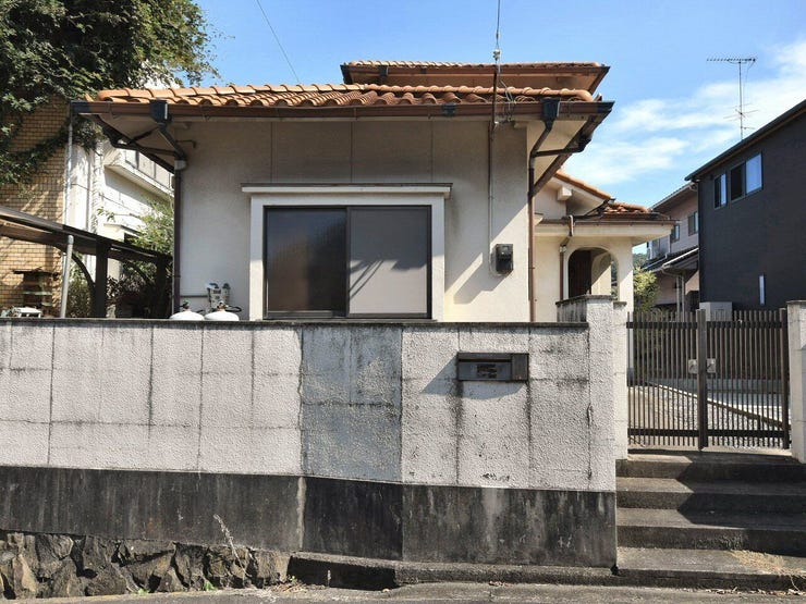 外観を西側より撮影