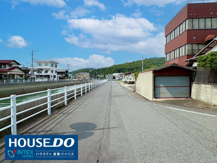 【お散歩も楽しい前道】
きれいに整備された前道は、お子様とのお散歩にもぴったりです☆
スーパーやコンビニも徒歩圏内なので、毎日のお買い物にも困りません♪