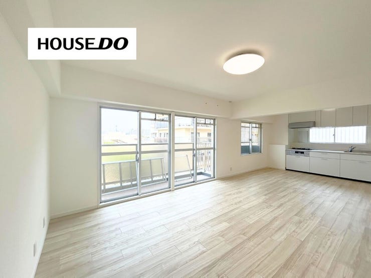 大きなダイニングテーブルも置いて頂けます♪