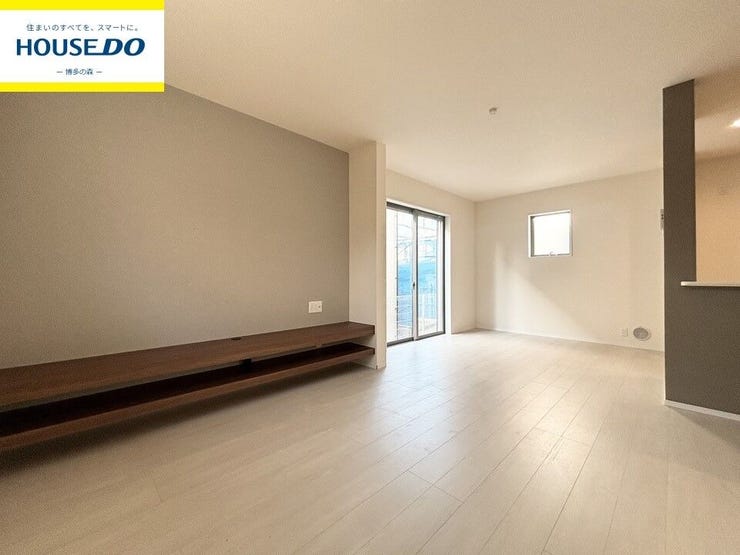 【リビング】
3号棟
◎小学校徒歩約6分!
◎家事移動がスムーズな回遊動線♪大容量パントリー
◎注文住宅のような内装
◎WICやストレージルーム等、収納充実♪