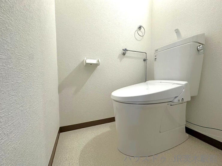 シンプルで落ち着く印象のトイレ♪