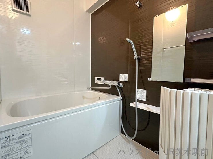 浴室も交換されてます!ブラウンのパネルが上品で落ち着く浴室♪お風呂に浸かって毎日の疲れしっかり取っていきたいですね!