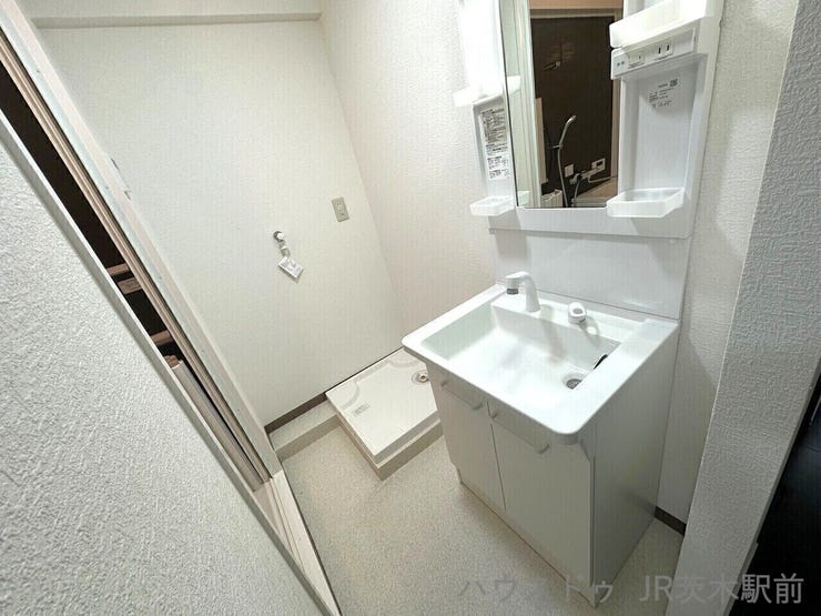 使いやすい大きめの洗面台!顔を洗いやすそうです♪