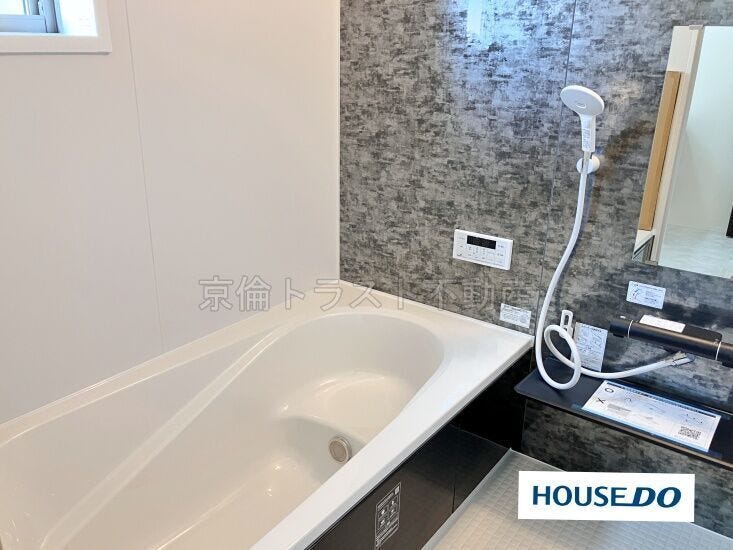 ゆったりサイズのお風呂は一日の疲れを癒やしてくれます!機能的でお手入れもしやすく、きれいに保てます!