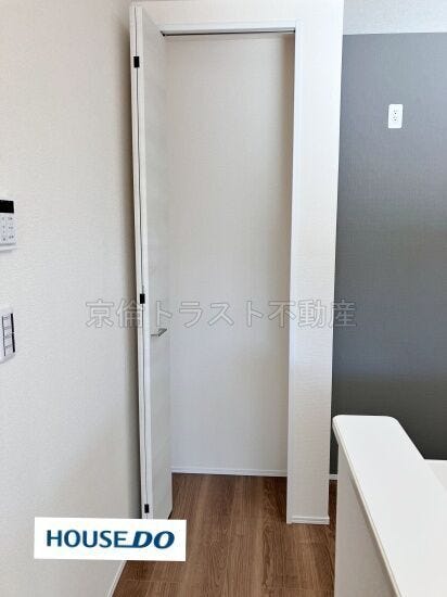 キッチンスペースには、食品等のストックに便利なパントリーがあります!