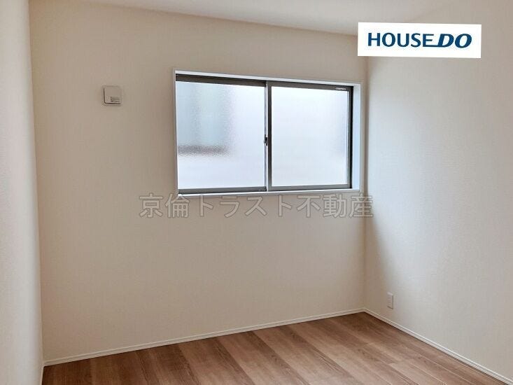 西側洋室5.4帖 独立した洋室が3部屋あります。快適なプライベート空間です!