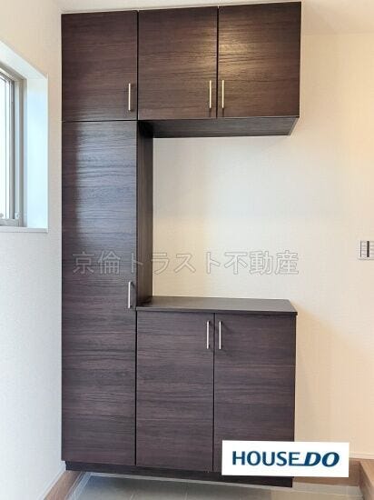 玄関には大容量のシューズボックスを設置。お好きなインテリアも飾れるタイプです♪