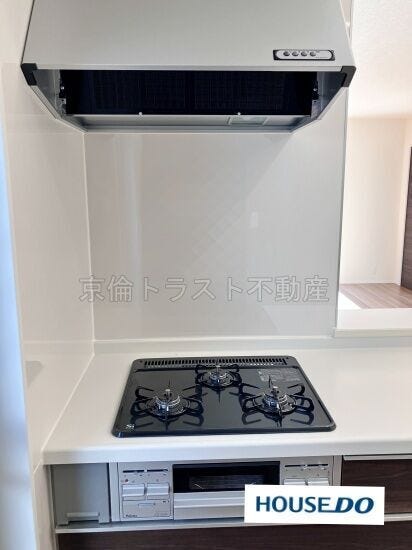 定番の深型レンジフードです。風量は弱・強の2段切り替え。静音性にも優れています。