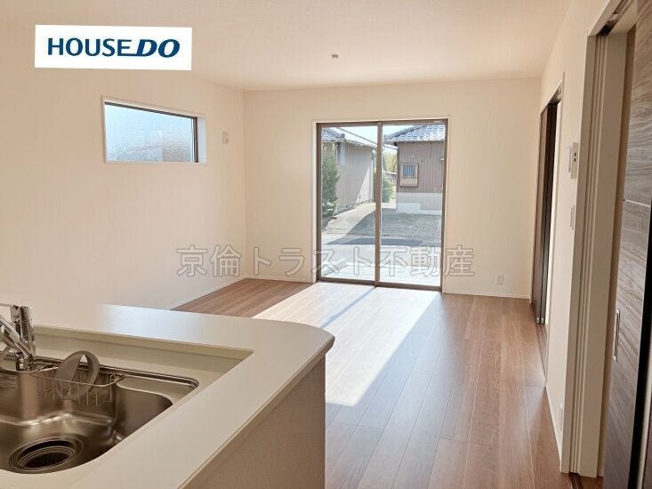 南側に向けて広がるLDKは約15.7帖!