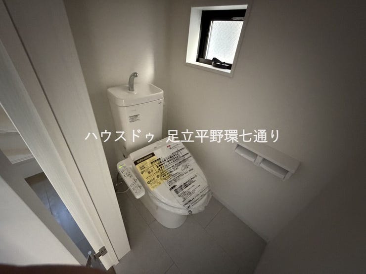 2階トイレ完備で忙しい朝も安心。家族での使用もスムーズです。