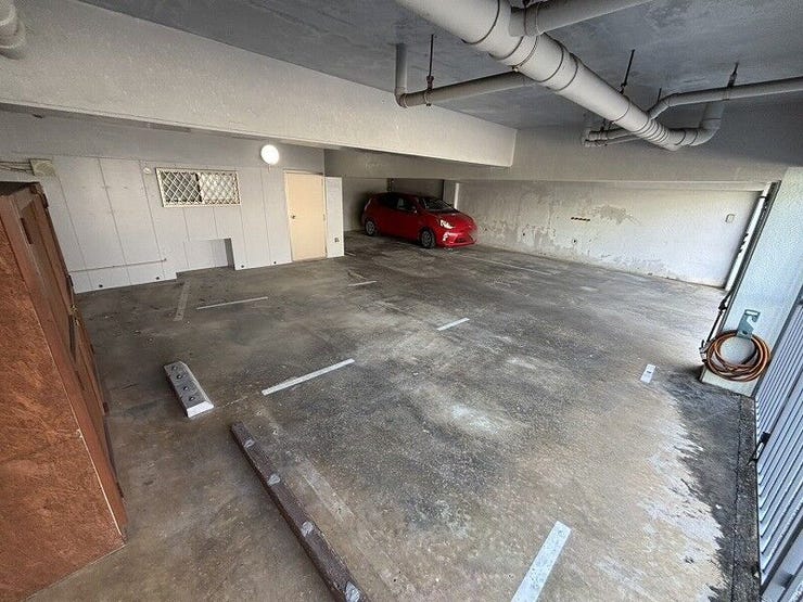 駐車場広々7台停めれます