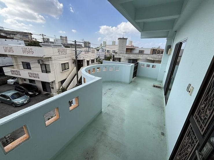 広々玄関前には余裕のスペース