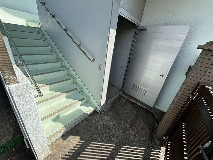 便利な階段下収納付き